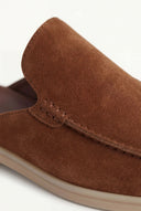 catalog-src:f67f01e010df Maroon Suède Yacht Mule