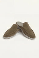 catalog-src:dce49490214b Olive Suède Yacht Mule